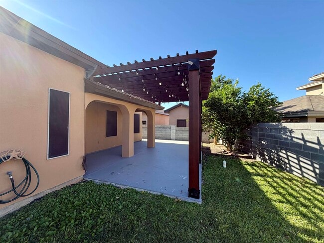 Building Photo - 420 Sabal Loop