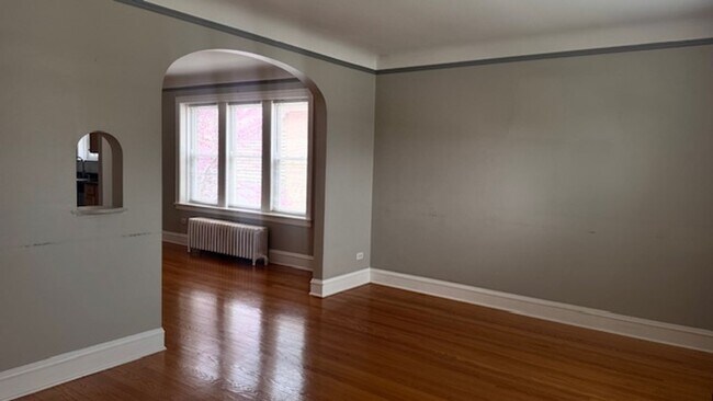 Building Photo - 3050 N Normandy Ave