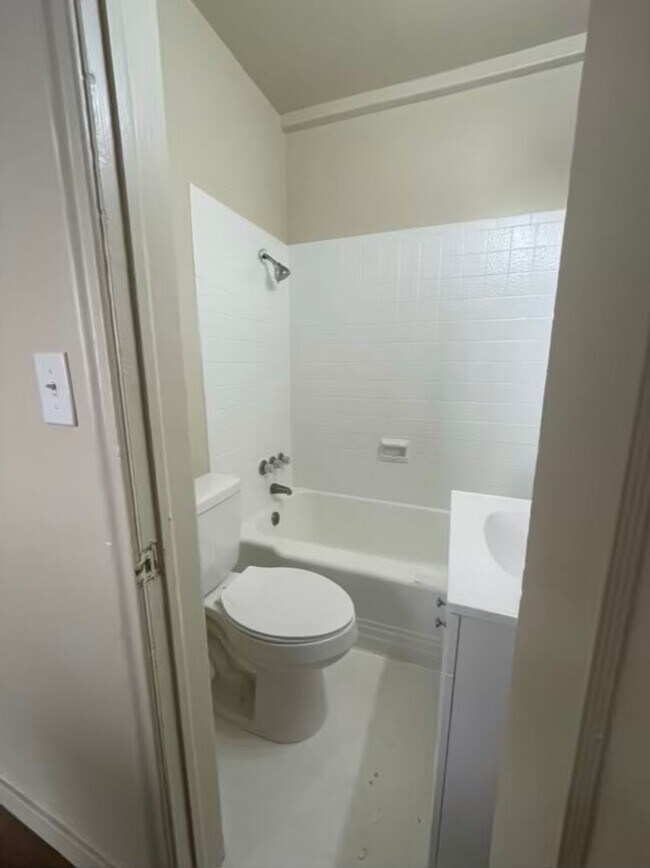 Building Photo - Studio apartment now available!