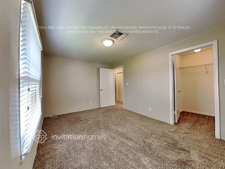 Building Photo - 7700 W Lake Dr