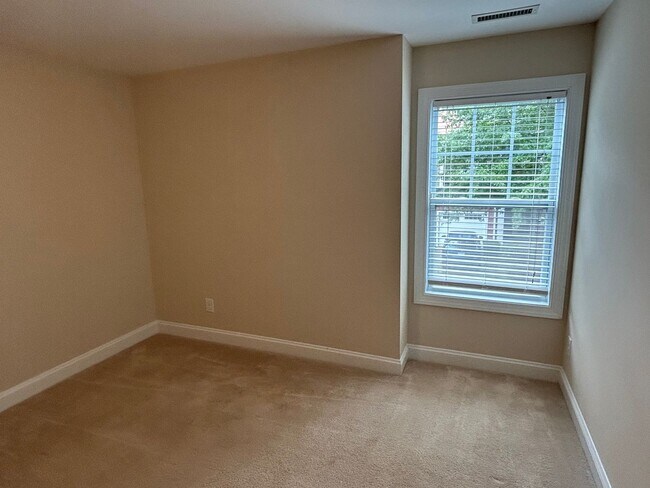Building Photo - End Unit 3 Bed | 2.5 Bath Townhouse in Cha...