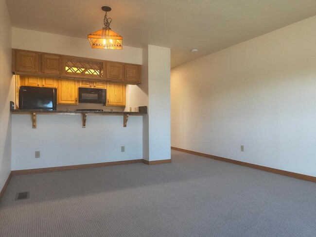 Building Photo - 404 Bayview Dr