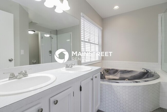 Building Photo - 3 Bedroom Pet-Friendly Home in Orlando, FL...