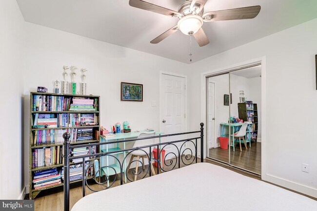 Building Photo - 7806 Jansen Dr