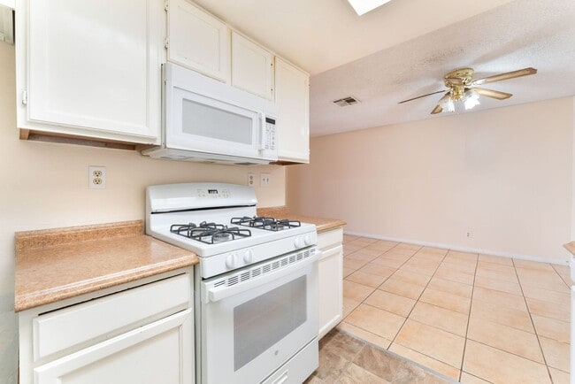 Building Photo - Spacious One-Bedroom Condo for Rent!