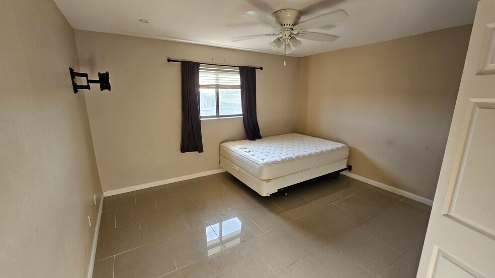2nd Floor Bedroom - 1124 SE 6th Ave