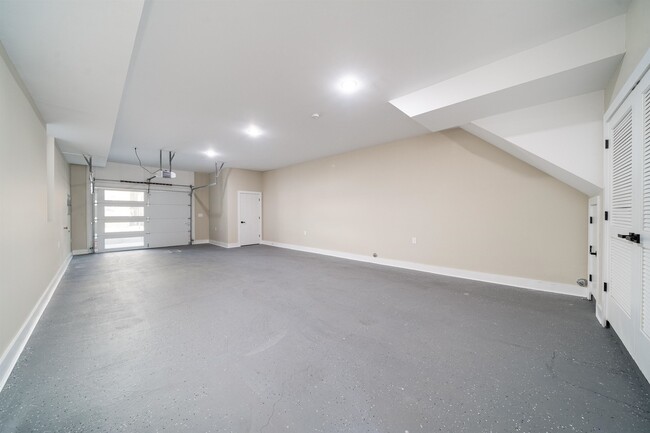 Building Photo - 159 Hopkins Ave