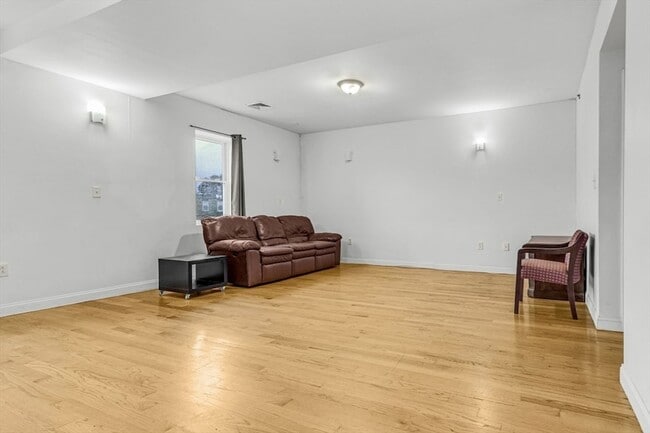 Building Photo - 48 Dudley St