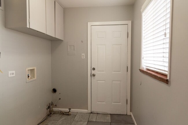 Building Photo - 3 Bed 2 Bath Home For Rent across from Sloan's Lake!