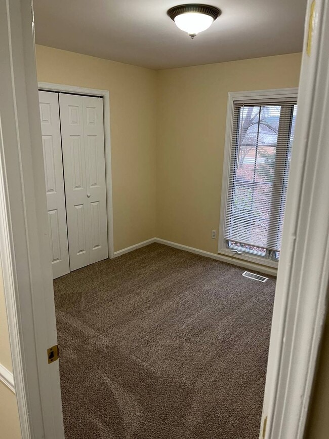 Building Photo - 684 Williams-White Rd