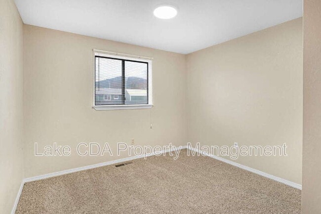 Building Photo - 1613 E Park Ln