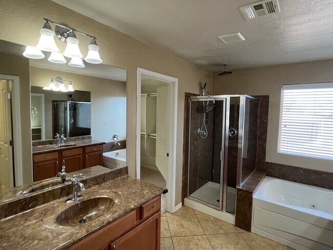Building Photo - Wonderful 4-Bedroom Home with Loft & Den i...