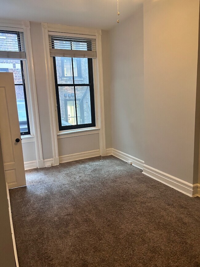 Building Photo - 30 W Court - Unit 204