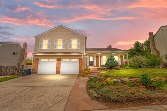 Building Photo - 5 Bedroom Home, Backs to Open Space, Walki...