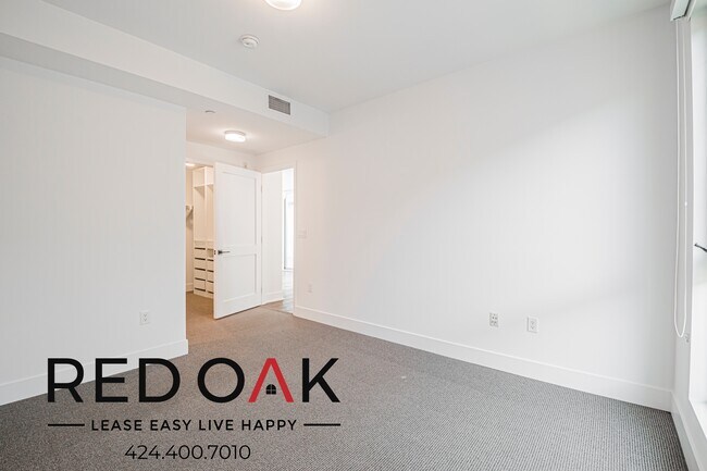 Building Photo - 1168 S Barrington Ave