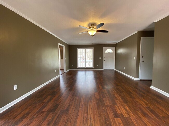Building Photo - 221 Ridgewood Dr