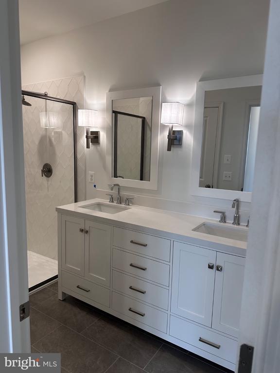 Building Photo - 2504 W Peninsula Dr