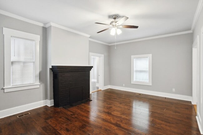 Building Photo - Large 4BR/2BA Downtown House Walking Dista...
