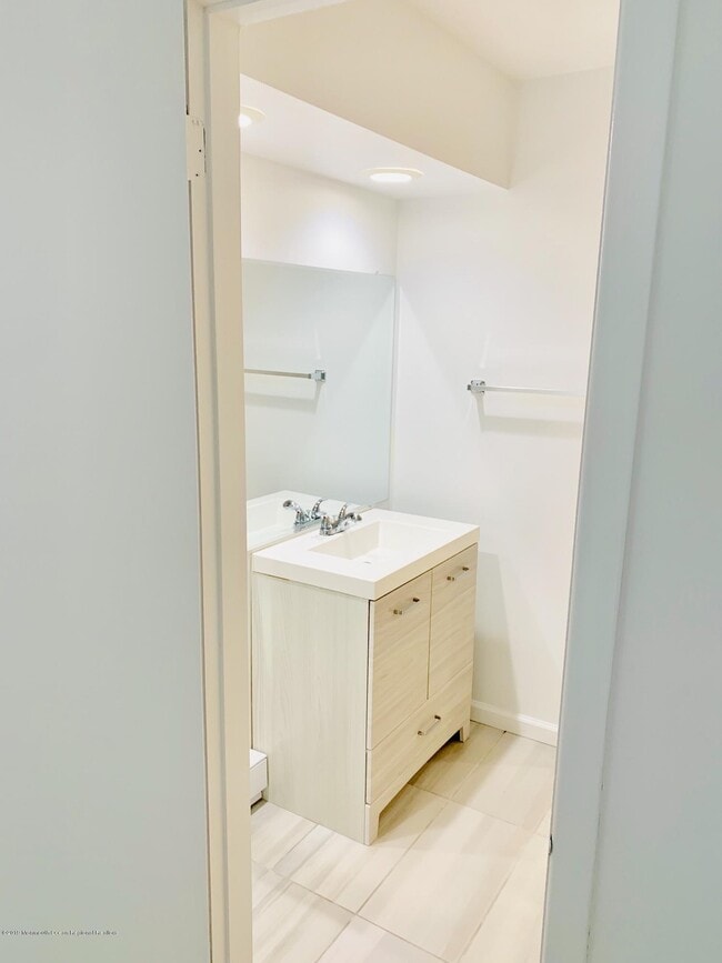 Building Photo - 31 Lexington Ct