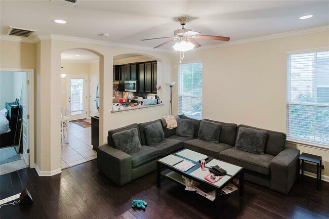 Building Photo - 13400 Briarwick Dr