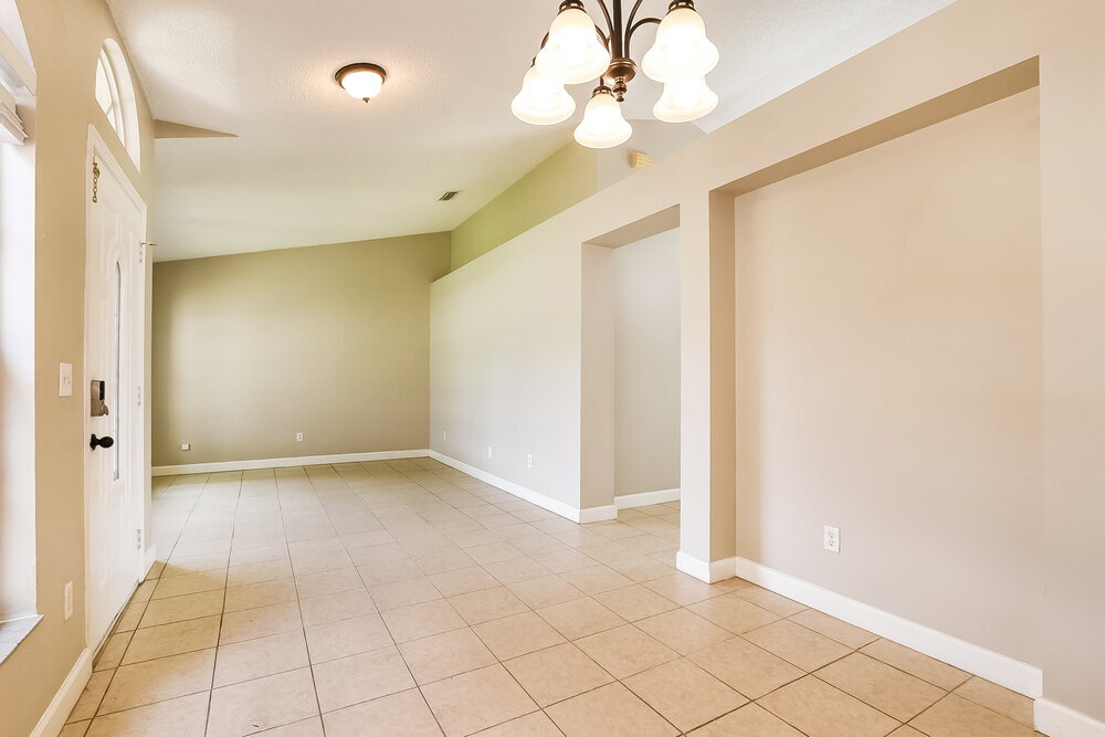 Building Photo - 1306 Silverthorn Dr