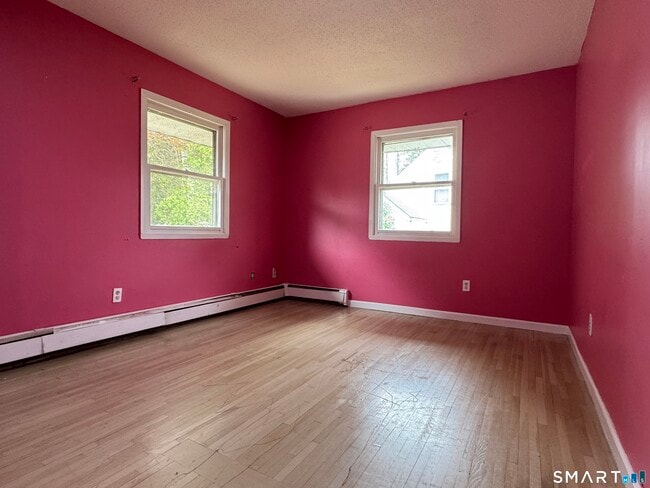 Building Photo - 158 River Rd