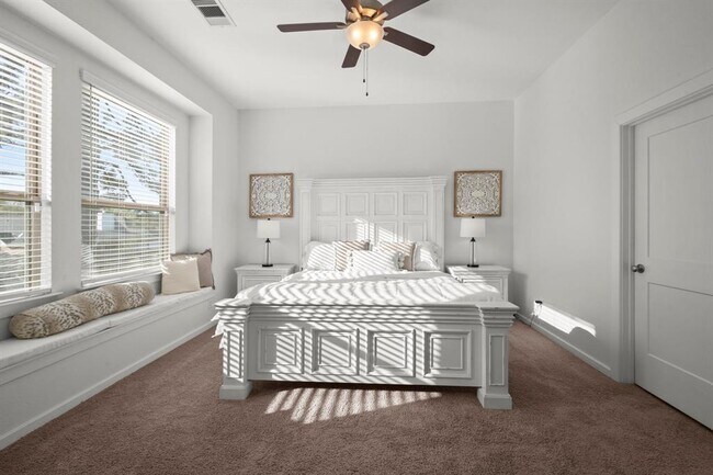 Building Photo - 9871 Twin Shores Dr