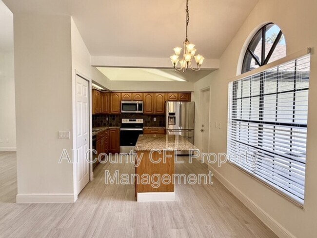 Building Photo - 553 Walnut Grove Pl