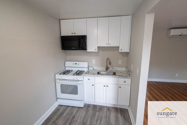 Building Photo - 1410 Dartmouth Ave
