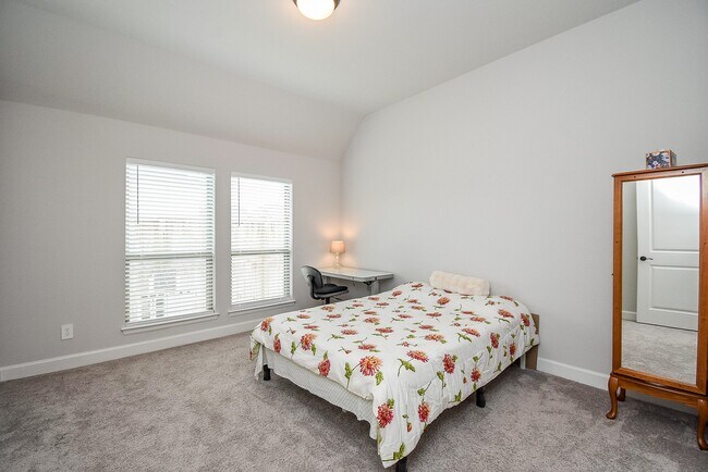 Building Photo - 28903 Creekside Bend Dr