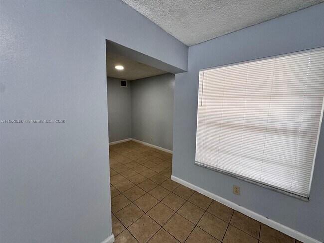 Building Photo - 6840 Pembroke Rd