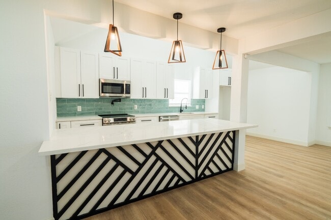 Building Photo - 1402 Bayou Shore Dr