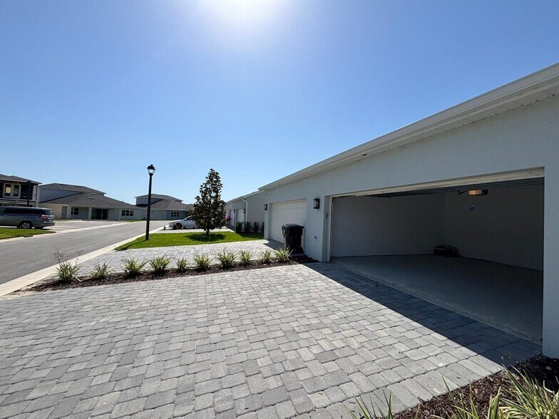 Building Photo - 1593 Pinecliff Dr