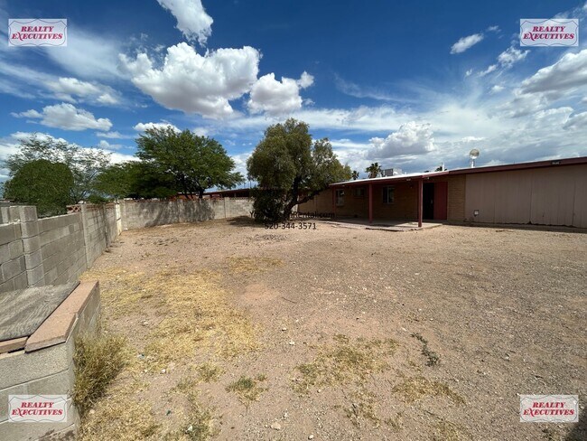 Building Photo - Tucson Blvd & Irvington Rd area - 4 Bedroo...