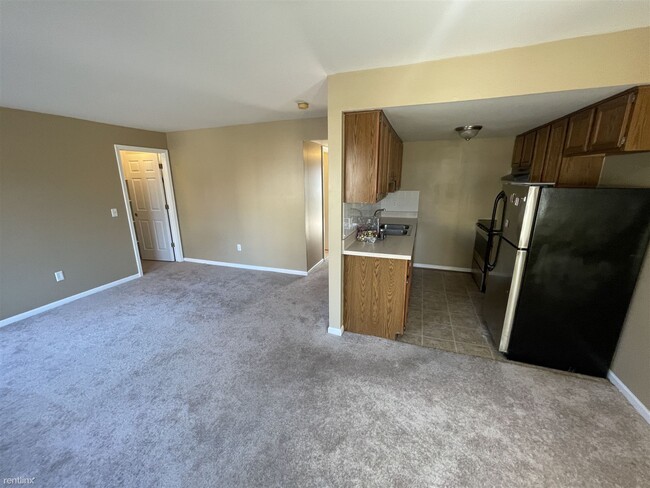 Building Photo - 2 br, 1 bath Condo - Martin Orchards Condo...