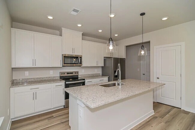 Building Photo - 1098 Bluffton Cir