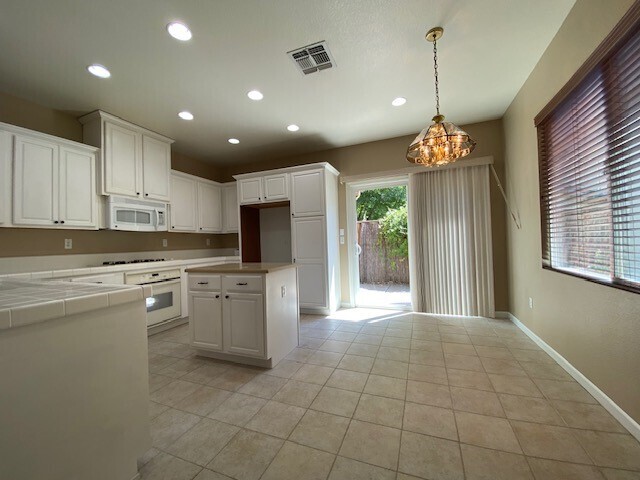 Building Photo - Charming 3bd/2ba 2,016 sq. ft. Rocklin home