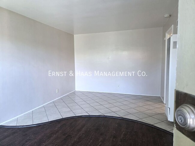 Building Photo - 4552 N Lakewood Blvd