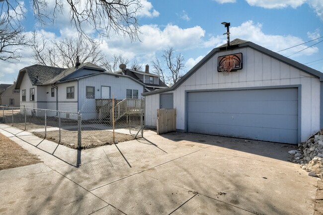 Building Photo - 2300 Avenue F