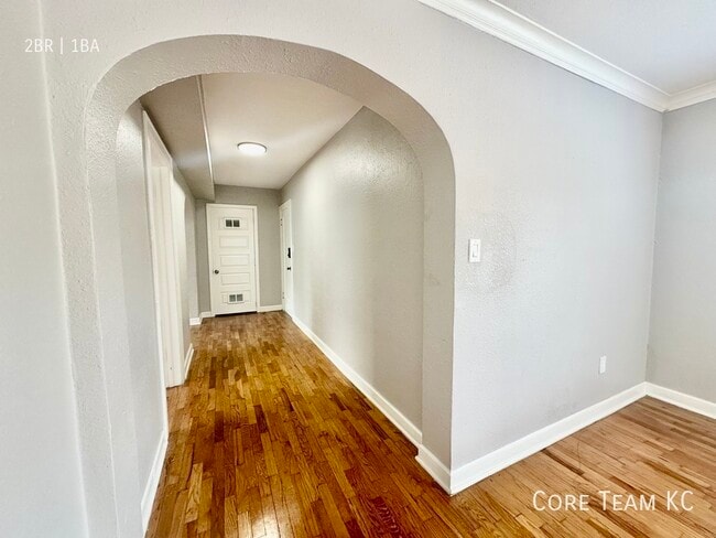 Building Photo - 1114 W 45th St