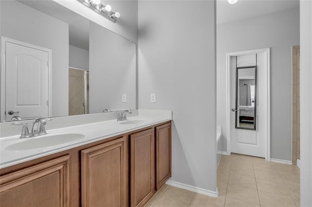 Building Photo - 2026 Sterling Gate Dr