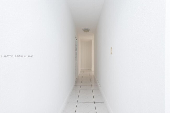 Building Photo - 2615 SW 32nd Ct