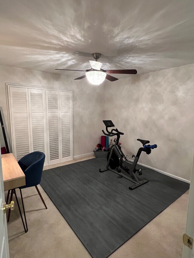 Building Photo - 717 Tower Grove Dr