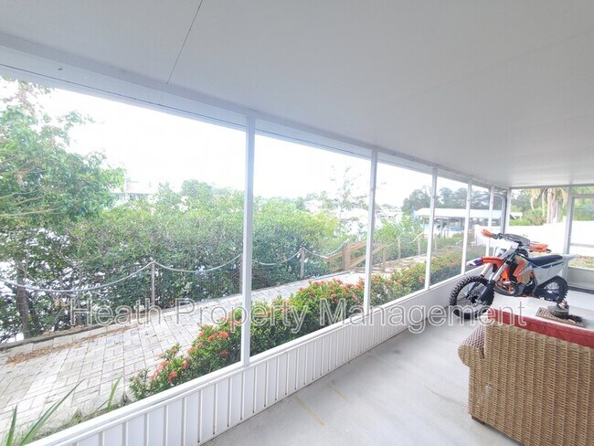 Building Photo - 308 Lookout Dr