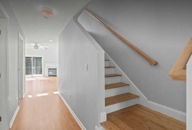 Building Photo - 45 Harbor Hill Dr