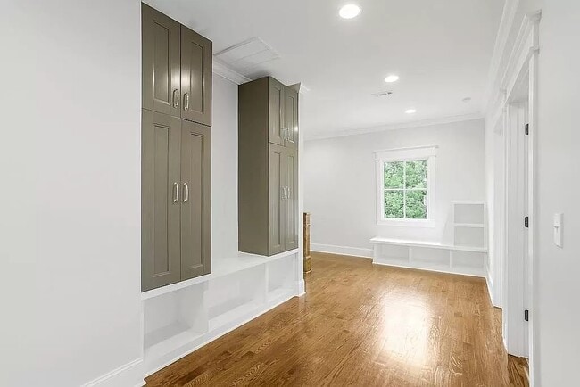 Building Photo - 3226 Cates Ave NE