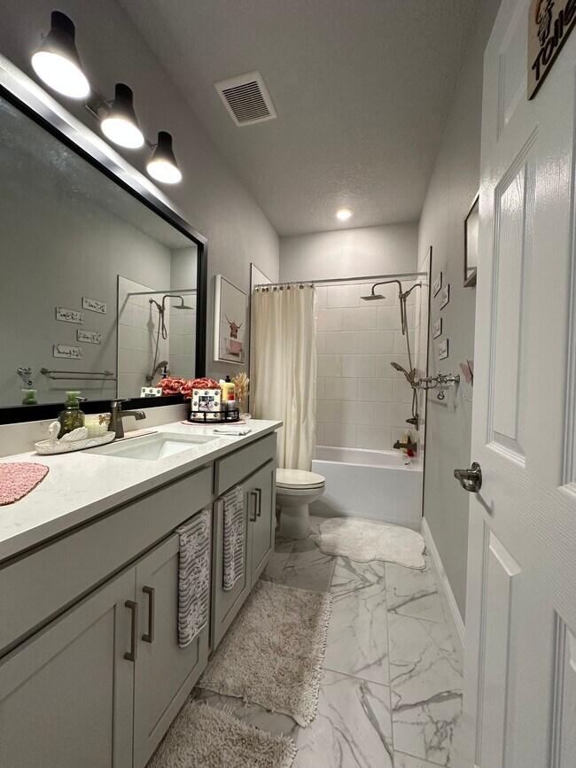 Building Photo - 28656 Sweet Persimmon Dr