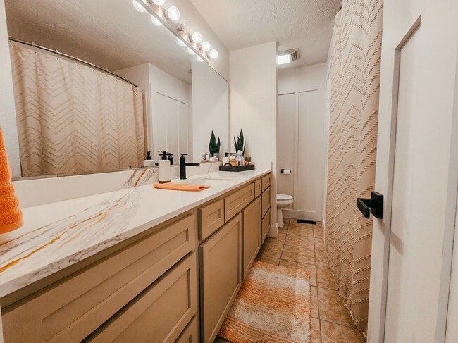 Building Photo - 310 Lacey Dr