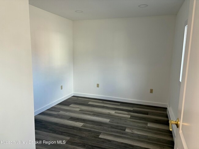 Building Photo - 18 Market St