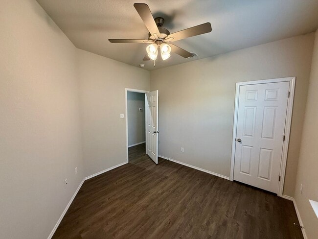 Building Photo - Luxury 3-bedroom, 2-bathroom Duplex in Seg...